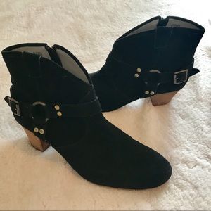 EUC Leather Hinge Buckle booties size 11